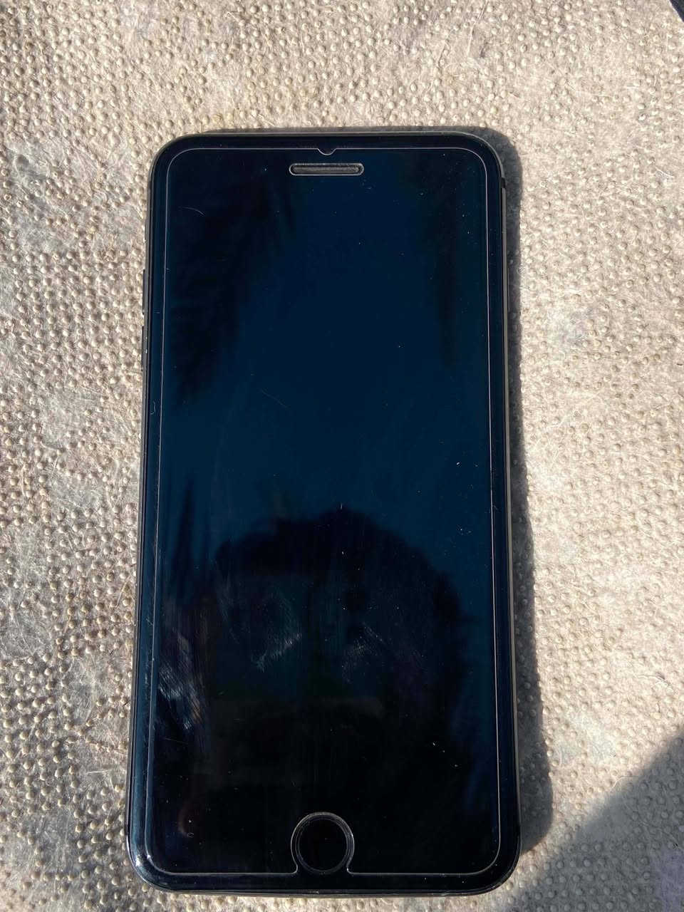 السلام عليكم 
إيفون 8بلص لون أسود
ذاكره 256
بطاريه مستبدله اصليه نسبتها 96
جهاز كامرته كزازاه شخط ما بي فقط مستبدل بطاريه 
مكاني بابل حله سياحي 
السعر 130 وبي مجال بسيط 
رقمي ***********
 ملاحضه نضافه الجهاز 100٪
