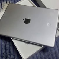 ايباد ٩ • نضيف • شاحن وحافظة