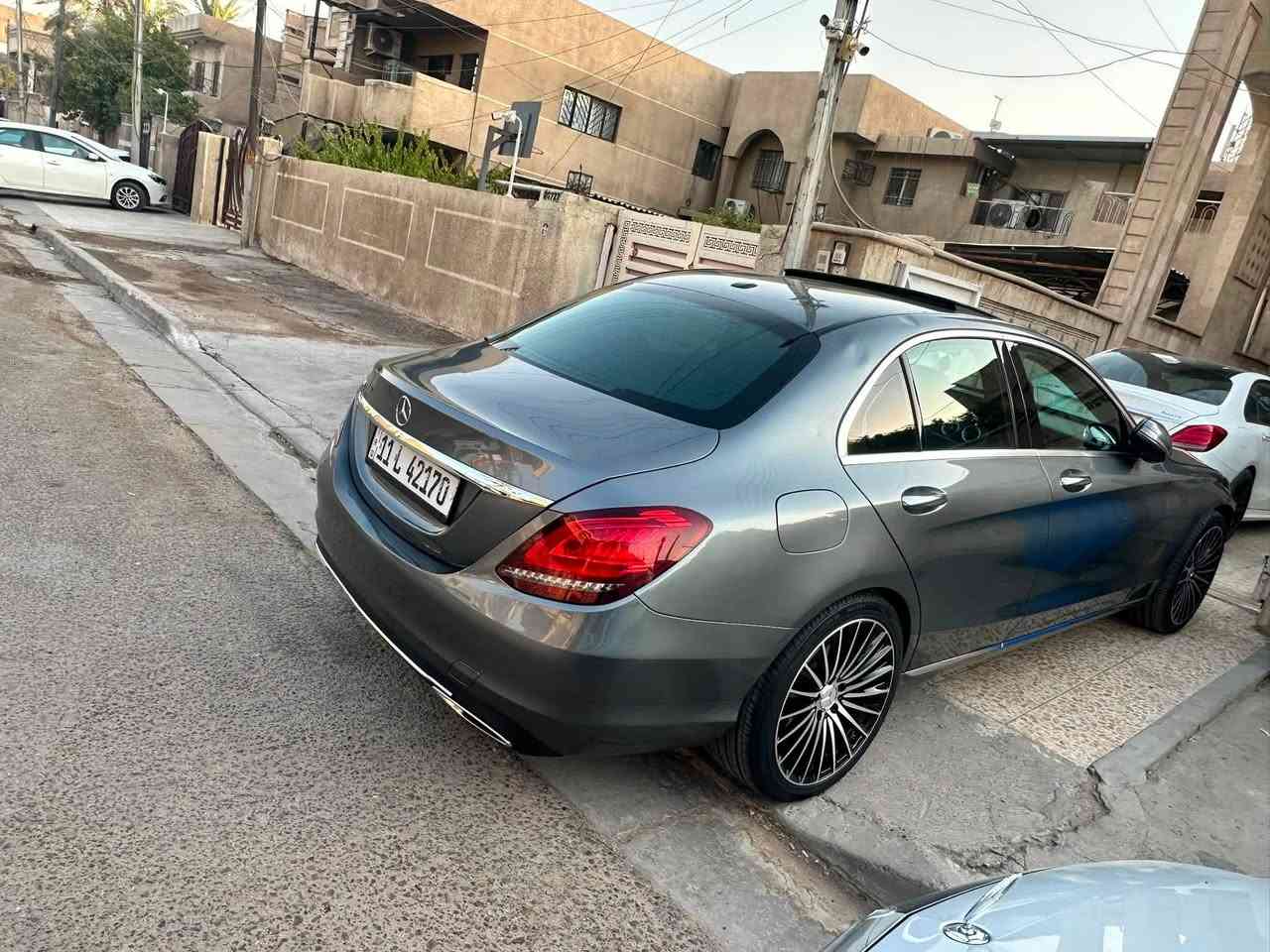 السلام عليكم … للبيع او مراوس مارسيدس c300 وارد امريكي موديل ٢٠١٩ اخت كلين حادثها لايت ايسر والدعامية راجعه نفسها فول مواصفات كشنات جلد كهرباء و تدفئة سلايد رادات امامي و خلفي و جانبي و نقطة عمياء و تحديد مسار شاشة جبيرة ماوس و صندوق كهرباء لايت LED ماشية87 الف مايل صار بيها ربع الجاملغ السكن صبغ فقط بدون دواخل السيارة جديدة و جاهز من كلشي السعر235 للاستفسار
***********
