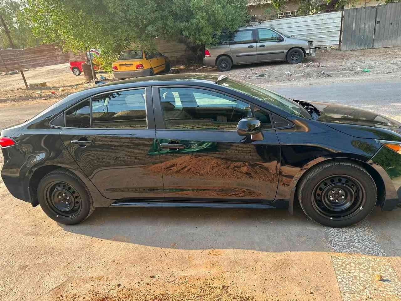السلام عليكم سياره كورلا امريكي ماماشيه 5000كير مكينه تخم تاير جديد مديل 2025 رقم بغداد انكليزي داير وباب معدل بارد السعر 155وبيه مجال مكاني بغداد الامين الثانيه الرقم ***********
