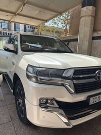 محرك  4000 v6 لاندكروز فطيم ماشيه 70 الف   كشنات جلد  بصمات (عدد 2)بلا...