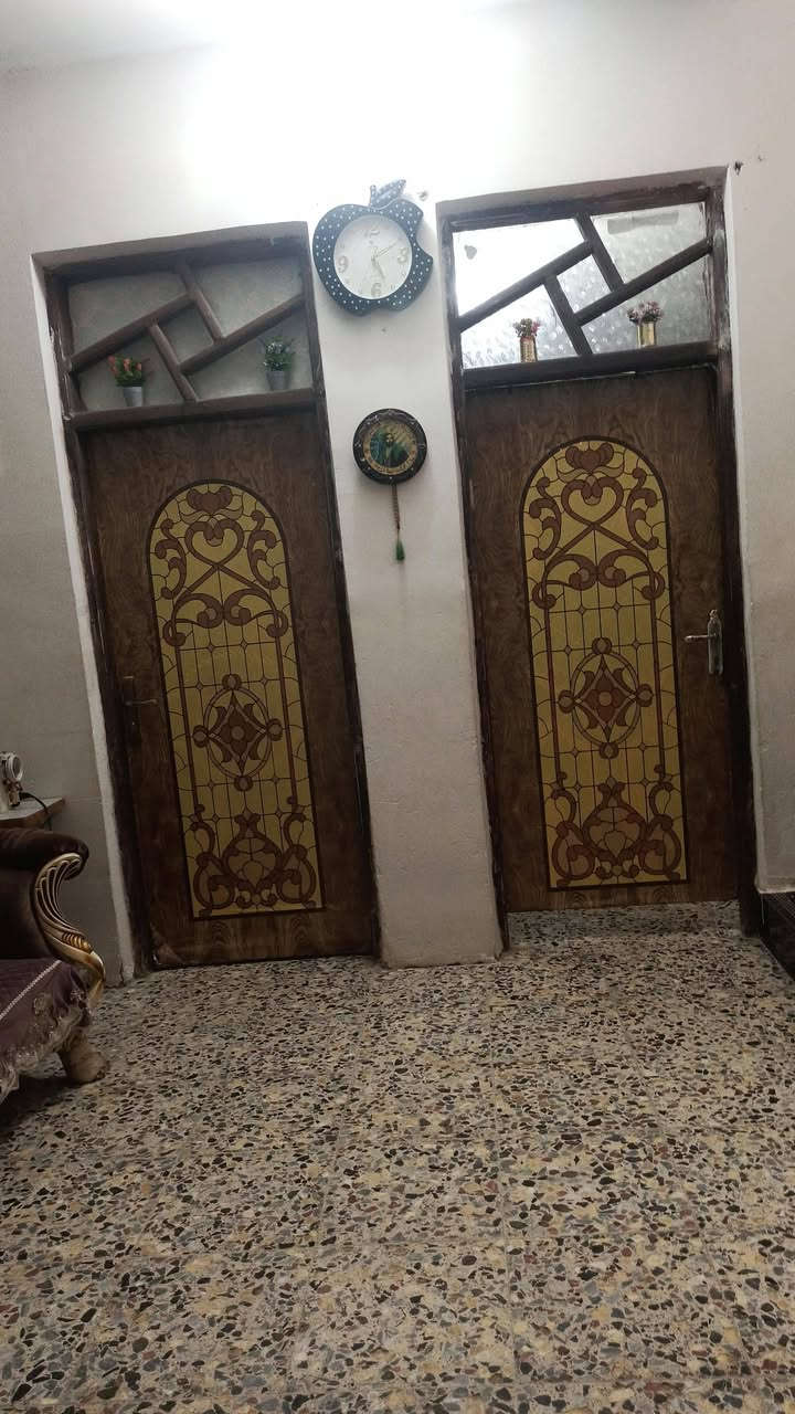 بيت للبيع مساحه 200متر طابو زراعي سند25 يحتوي على استقبال وصاله وغرفتين نوم ومطبخ ومناور ثنين وحديقه وكراج العنوان سبع قصور شارع المشروع شارع 20اول فرع بصف الركن الفرع بي مجاري ومي وخدمات طابه السعر110وبي مجال التواصل على الواتساب***********

