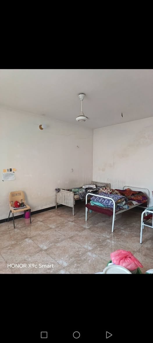 منزل للبيع /150م/واجهة /12ونص /النزال 12/يتكون من /4غرف +صالة /+مطبخ وخدمات الدار نظيف جدا /ارضية مرمر /موقع ممتاز شهداء البياع خلف جامع الكبيسي قرب شارع العام /الاستفسار على هذا الرقم /***********

نص مكتوب في الصور:
- HONOR X9c Smart