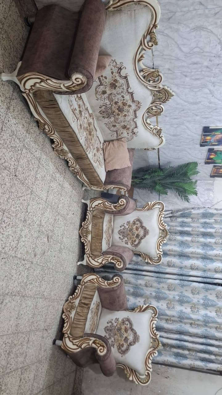 تخامه باله كل واحد نص تخم ٥ مقاعد نضيف ثكيل سعر لواحد ١٢٥ وبي مجال مكاني بياع ويوجد توصيله بكروه *********** وتساب
