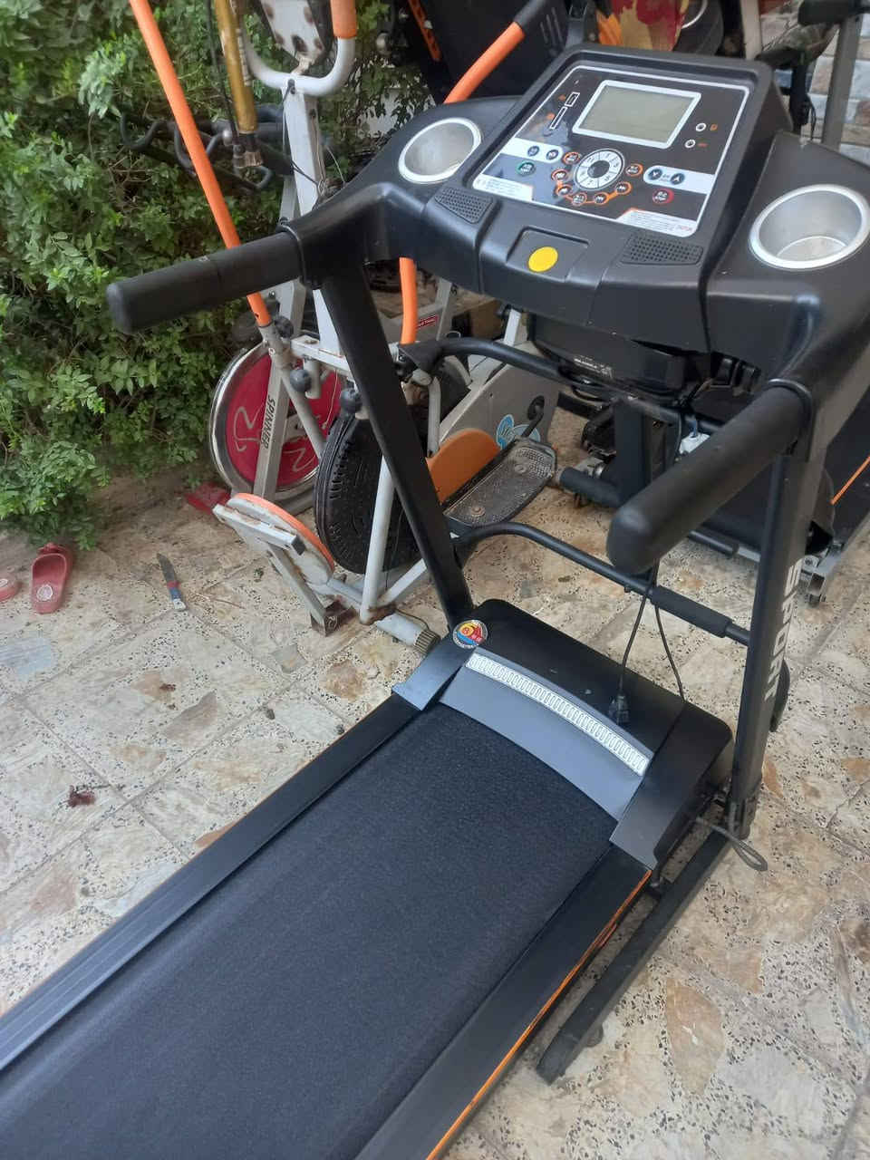 جهاز جري شغال جهاز حلو كلش
 نبضات القلب سرعه الوقت
 انبي ثري واير اواكس 
هزاز تكسير شحوم تدليك الجسم
 يتحمل وزن 160 كيلو 
سعره 200 
 مكان بغداد
 ***********
