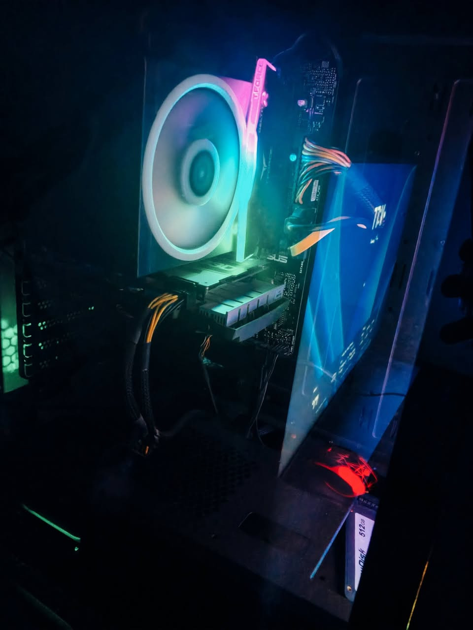 الجهاز استخدام شخصي ونظيف

🖥️ المواصفات:

• المعالج: Intel Core i5-10400F
• كرت الشاشة: NVIDIA GeForce GTX 1660 Ti 6GB
• الرام: 8GB DDR4 3200MHz
• المذربورد: ASUS
• SSD: 500GB
• HDD: 1TB
• الباور: W650
• الكيس: Gaming RGB
• 3 مراوح أمامية RGB

🎮 الملحقات: • كيبورد DIERYA RGB
• سماعة Gaming

💰 السعر: 600الف وبيها مجال

📍 المكان: بغداد – البنوك

📞 للتواصل: ***********
