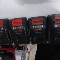 ٤ بطاريات اوزتو • ١×٣ أمبير • ٣×٢ أمبير