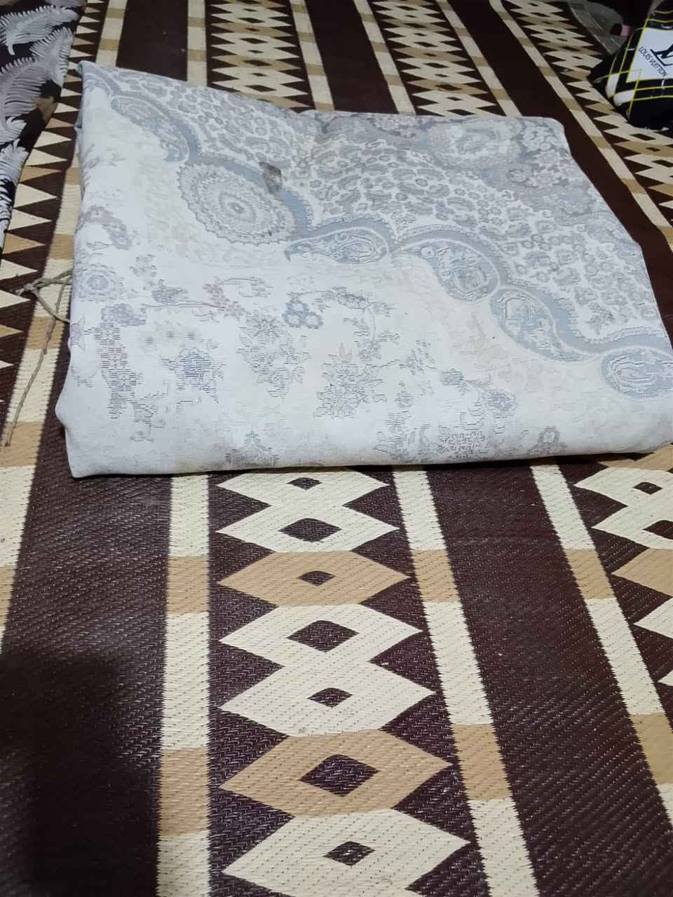 لبيع ٥٠ الف بغداد جكوك الساتذة
***********
