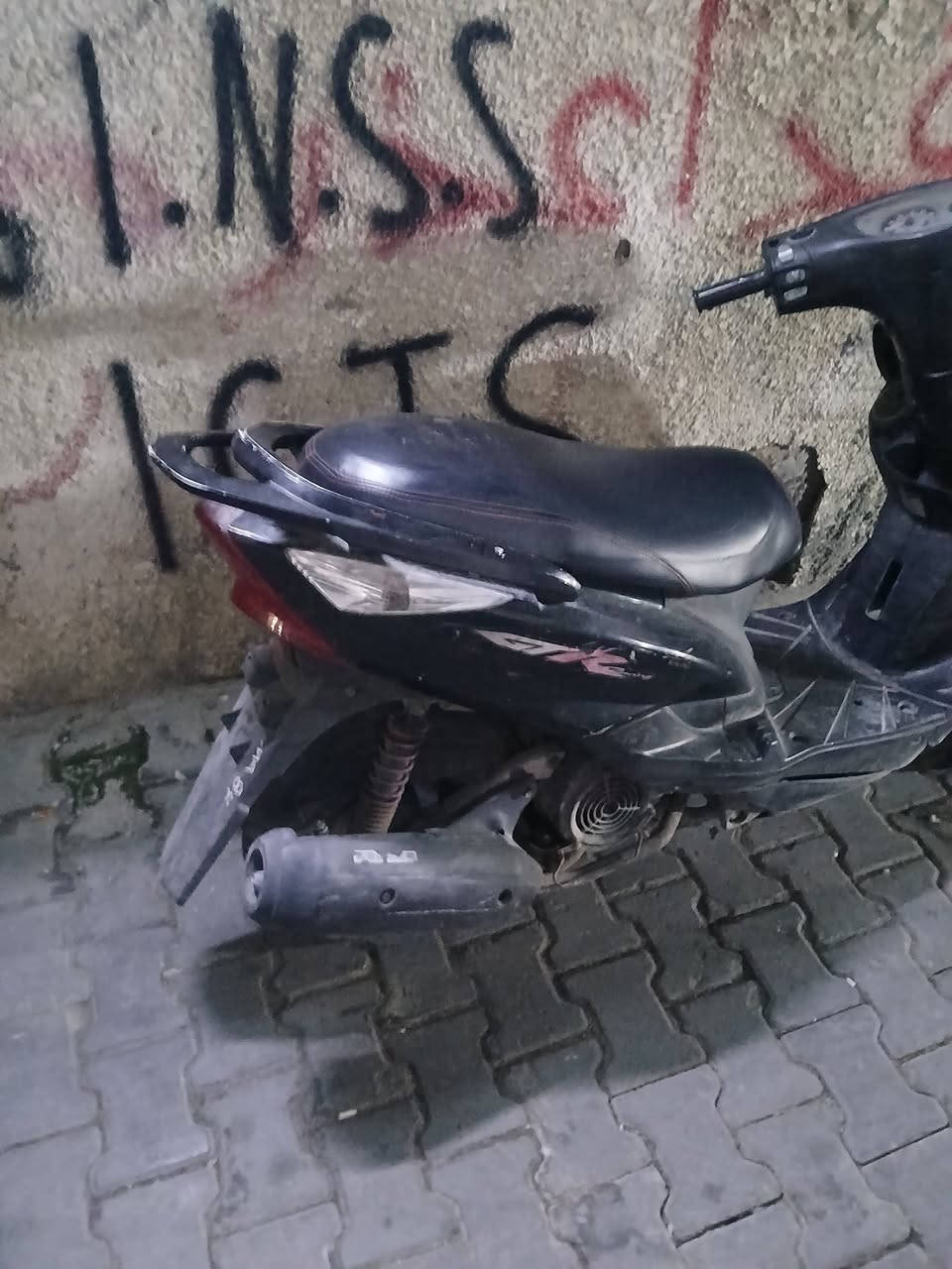 دراجه للبيع ماكس ثعلب 
٤٠٠ بيها مجال مكان كاظميه 
***********
