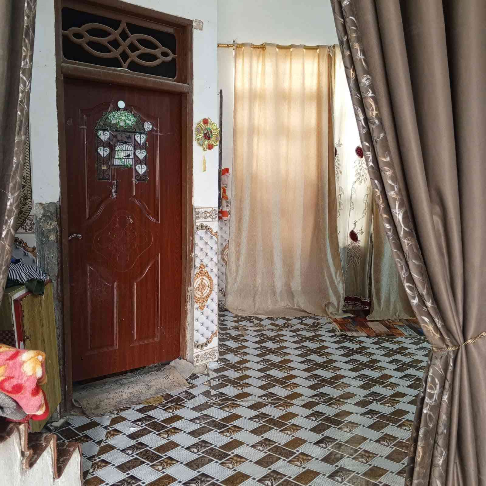 سلام عليكم اخوان بيت للبيع جاهز ومرتب وكافه الخدمات يحتوي على غرفه وصاله ومطبخ وصحيات وستقبال العنوان لطليعه قضاء القاسم حي شلال قرب مدرسه شهداء الطليعة للأستفسار اكثر الاتصال على الرقم ***********
