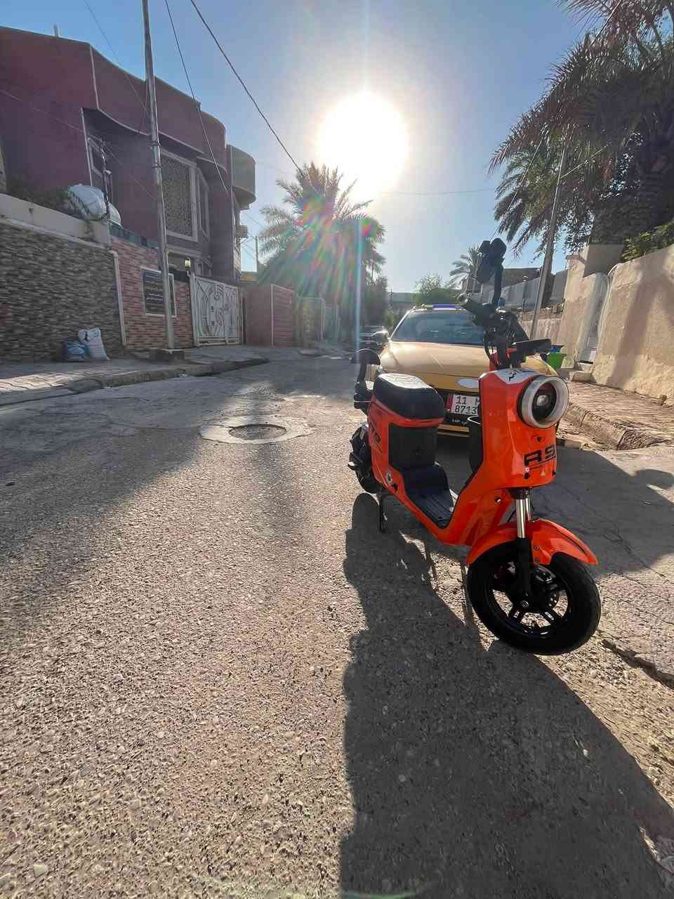 السلام عليكم دراجة شحن R9للبيع لون برتقالي بطارياتة كلهن زينات موديل ٢٠٢٥
٣٢انبير يعني ٥بطاريات الدراجة نضيفة كلش السعر 
٤٠٠ وبيهة مجال للتواصل هاذة الرقم واتساب ***********
