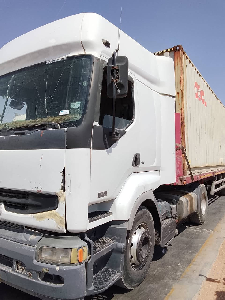 رينو للبيع محور بم و نوزل مربوطة براد ومشيلة معاملة فصخ و ربط كفالة عامة موديل 2002رفم بغداد ***********
