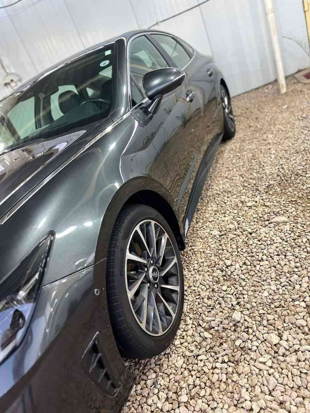 للبيع سيارة :( معوقين) هيونداي_سوناتا_فئة_لمتدد_LIMITED( أعلى فئة ) فول مواصفات 1/1
الضرر : صندوق فقط 

الرقم : مرقم بغداد معوقين ( شرط ضمان التحويل )
الايرباكات : بدون ضرر اي ايرباك 
نكفل السيارة من ( الشاصي ، الغرق و الايرباك واللغود) 

•المواصفات :
السيارة : هونداي سوناتا لمتدد لون رمادي 🩶
الموديل : 202‪2
المحرك : 1.6L توربو (اربعة سلندر)
العداد :57Km
حجم الويل : ويل كب حجم 19 مع طقم تايرات بحالة ممتازة
لايتات اربعة عدسات زينون اصل مع حاجب LED
بصمات عدد 2 للأبواب مع بصمة جنطة وبصمة تشغيل
قمارة بانوراما
حساسات في الجامه الامامي في نضام الامطار 
نظام الكاميرات الأربعة برؤية 360 درجة
رادار امامي مانع تصادم
حساسات ورادارات الانحراف عن المسار
حساسات ورادارات الاجتياز الجانبية (نقاط عمياء)
حساس امامي اصل
حساس خلفي اصل
شاحن واير ليس (لاسلكي)
شاشة الدشبول حجم كبير للتحكم بأيعازات السيارة
غرفة السيارة:كشنات السيارة جلد vipابيض
كشن ذاكرة (خزن ميموري) لكرسي السائق
تحكم فول كهرباء لكرسي السائق والراكب
تبريد وتدفئة لكشنات المقدمة
تدفئة بالستيرن
تبريد قطعتين امامي وخلفي
تحريك المركبة إلى الامام والخلف من خلال البصمة
سايد بريك دكمة
سستم صوت BOSE
اشاير بالمرايا الجانبية
تحكم ستيرن جهتين بلوتوث وحاكية وكروس سرعة وتحكم صوت 
شاشة داتا شو
نظام ABS مانع انزلاق
السعر.150 $  اتصل وتدلل
العنوان بغداد
***********‪
***********
متوفر واتساب
