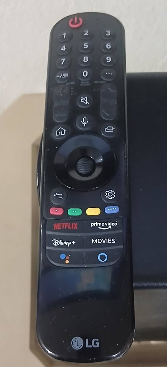 تلفزيون للبيع LG اصلي مو تقليد حجم ٥٥ ويا يو بي اس السعر ٦٥٠ الف الغدير رقمي ***********
