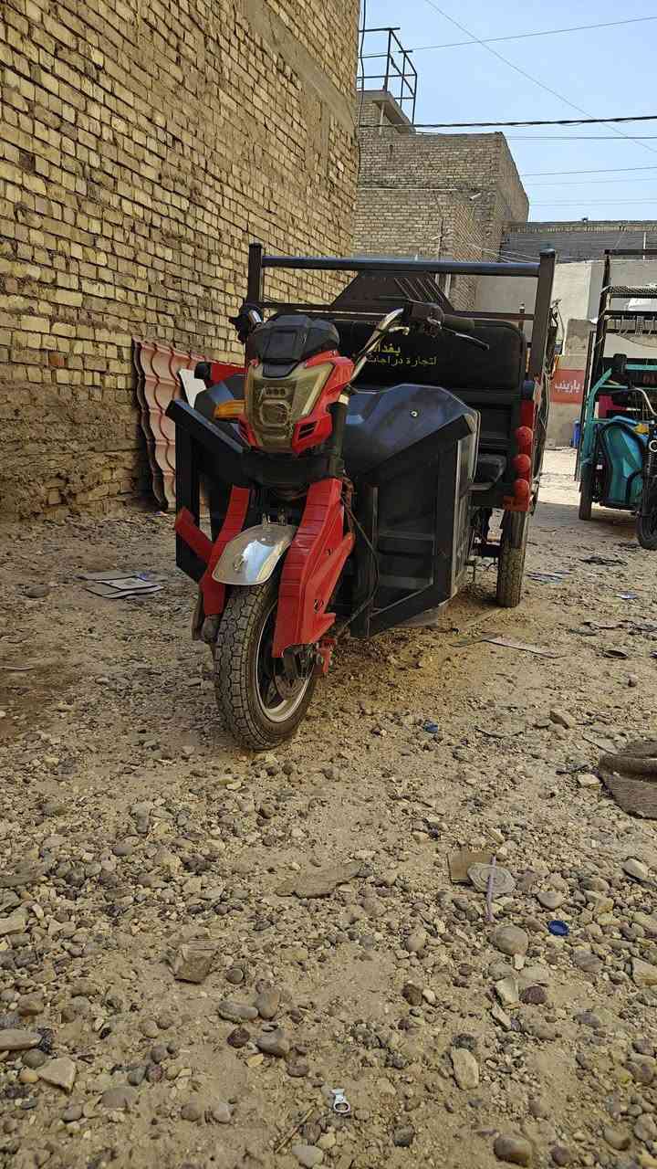 السلام عليكم شباب ستوته شحن للبيع موديل 25 بطاريات 5 جدد قبل اسبوعين مبدلهن بريك هودروليك امامي و رجل خلفي الستوته نضيفه كلش سعرها مليون و بيها مجال قليل مكاني مدينة الصدر ***********
