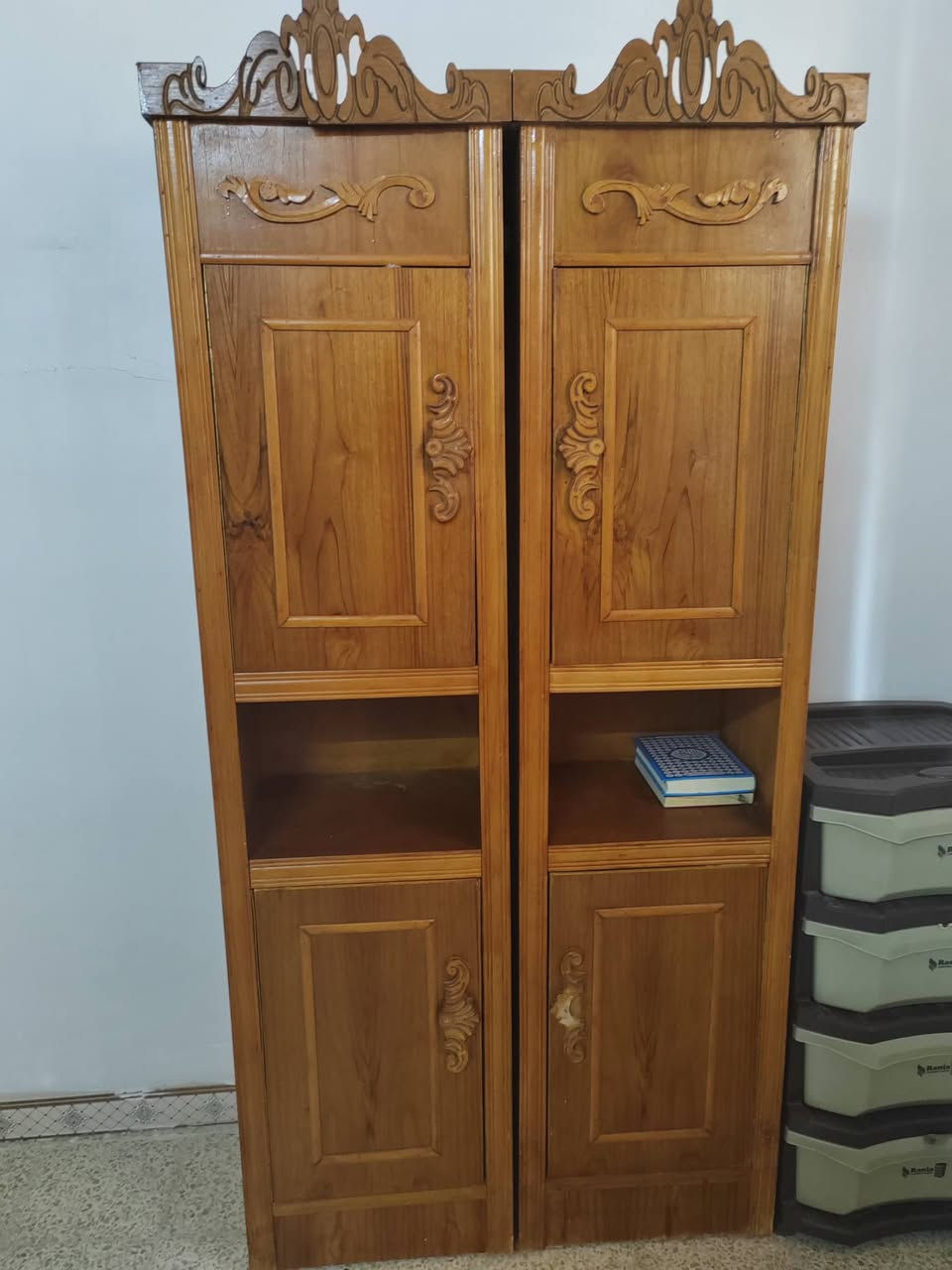 السلام عليكم خشاب صاج عراقي أبراج كاملة بدون تخت!! للبيع السعر 750الف وبيها مجال بسيط النظافة 95% التواصل علئ الرقم *********** مكاني الموصل حي الرموك
