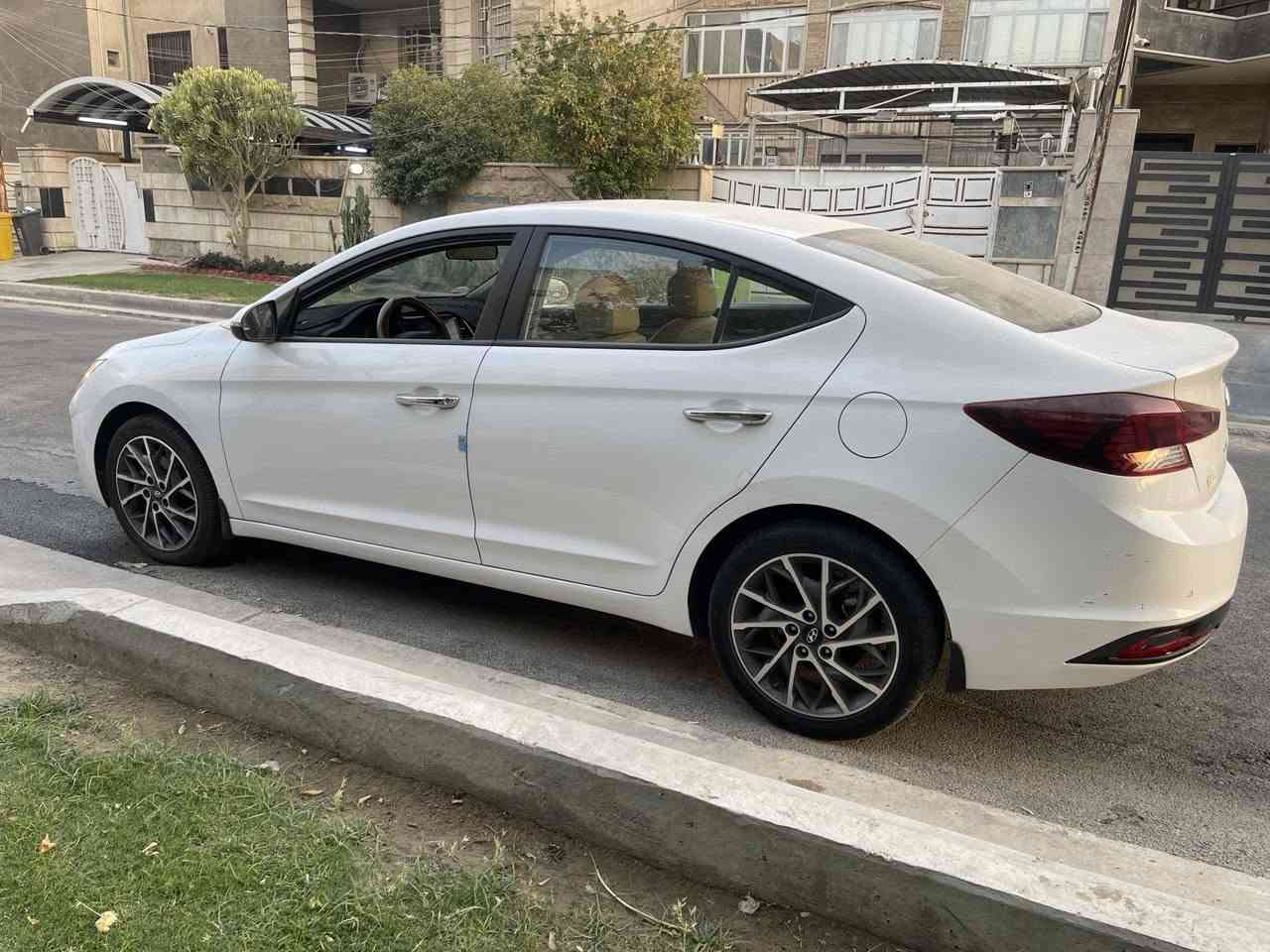 للبيع النترا 2020 وارد خليجي
فول واحد على واحد
مري ترحيب، بصمة، فتحة سقف ، تبريد قطعتين 
السيارة بحالة الوكالة، ماشية 14769 كم بدون تلاعب بالعداد
تكدر تفحص بأي مكان يعجبك
بيها فقط شخوط ورصعات بسيطة، قطرة صبغ ما بيها
السونار مرفق
رقم بغداد بأسمي تحويل ثاني يوم
المكان: بغداد / الكرخ
السعر: 175 وبيها مجال

***********
