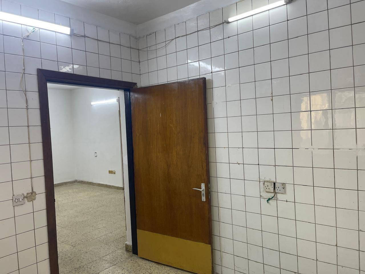 بيت مساحه 132متر
العنوان/ البياع مدينه الذرى مقابل البيع المباشر 
 الكهرباء اربعه وعشرين ساعه بدون انقطاع 
بناء قديم 
تفاصيل 
استقبال+2 غرف نوم + مطبخ + صحيات 

للأستفسار الاتصال ***********
