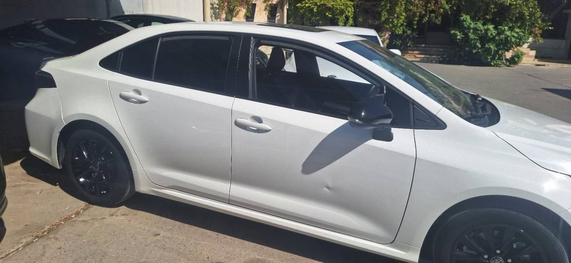 Corolla 2025 hybrid 
***********
بدون دعم صبغ
صيني شكل خليجي
هايبرد 
كير ومكينة شرط
سعر 167 و مجال
مكان دهوك

نص مكتوب في الصور:
- 24-FAST CARS
- FAST CARS