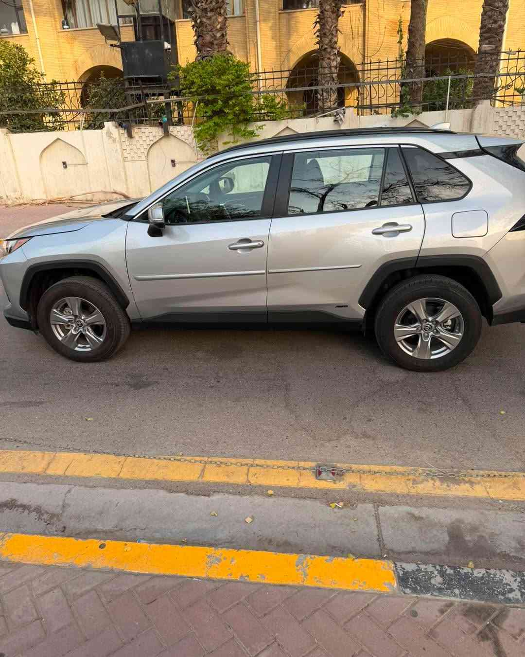 اعلى فئة راف فور هايبرد XLE 
موديل 2024 اخت الزيرو 7400 ماشي

السيارة Xle يعني فول الاخير ✅
فتحة سقف سلايد 
ستيرن تدفئة كشن تدفئة 
صندوق كهرباء 
اوامر صوتية 
كاميرا 360 
رقمها بغداد بأسمي 

بدون شاصي بدون ايرباك بدون 
حوض بدون دواخل 
الضرر : تبديل جاملغ خلفي + تبديل باب سائق

سعرها 🟥 سوي تعليق تصلك رسالة ماسنجر

رقم هاتف ***********
