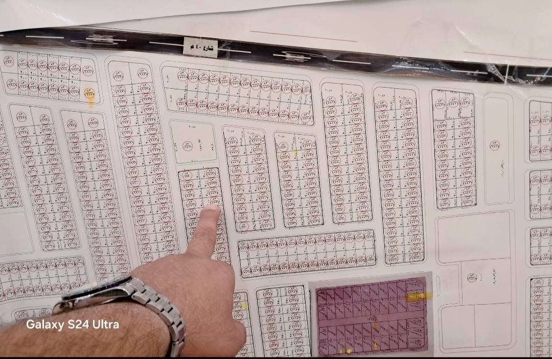 للبيع قطعه ارض بالخمسه كيلو الشراع بال ١٥ الف سكنيه  مساحه ٢٠٠ متر شارع ١٠ متر بأسمي طابو ملك صرف تحويل مباشر  خدمات ماء كهرباء سكن اسواق كامله وكاع عدله ومحدده بظهرك وبصفك جيران القطعه قريبه جدا من شارع ٤٠ كما موضح بالخارطه

السعر/٣٥ مليون قابل للتفاوض

نص مكتوب في الصور:
- Galaxy S24 Ultra