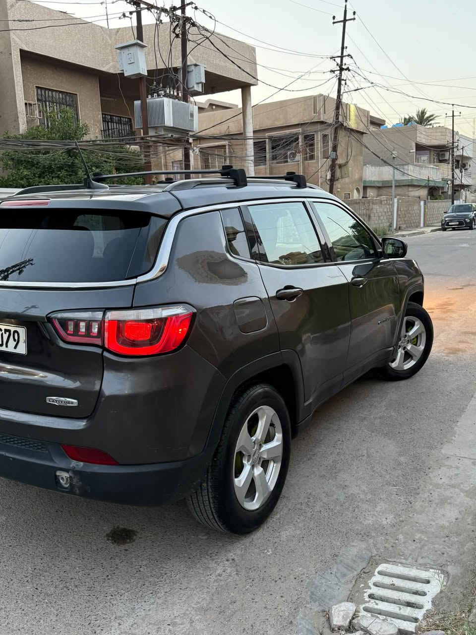 جيب كومباس 2018
لاتليود
رقم بغداد دولي باسمي 
بدون ايرباك حادثها
جاملغ خلفي 
موصفات 
شاشه وسط 
كسري كهرباء
كشنات جلد ومخمل
كشنات هيتر
ستيرين هييتر
تو ويل 
سستم سماعات
قطعتين تبريد
وبعد اكو هوايه موصفات
ماشيه 104 m
سعرها 115 ورقه وبيها شي بسيط
مكاني بغداد سبع ابكار
***********
