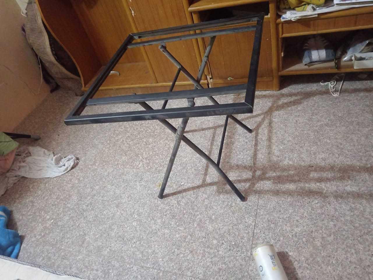 ميز حديد بس عايزه جامه جامته انكسرت جديد بس يرادله جامه السعر 35
***********
