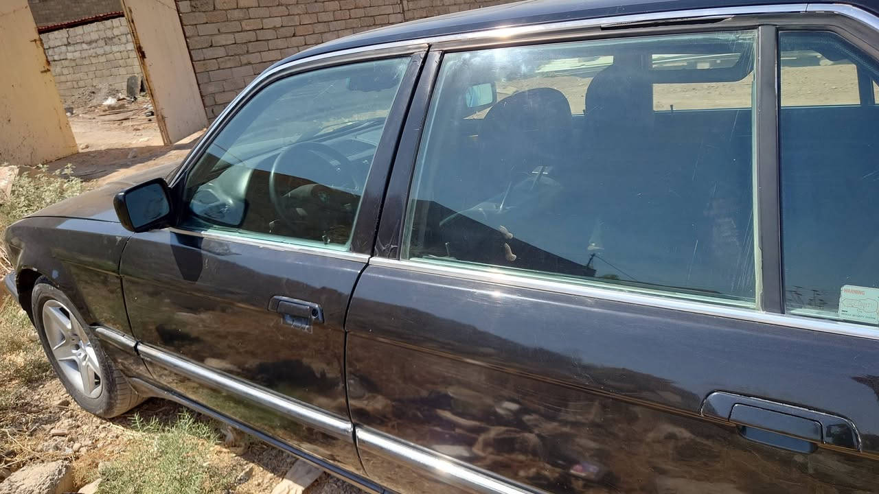 بي ام دبليو حجم 740 محرك 30 v8
بي ام اصل 740 محرك 30 v8 
بي ام دبليو اصل 740 بيها محرك ثمانية 30 السيارة حلوة وكاعدة مثل ما موضح بالصور شرط التحويل محرك شرط كير بي طبة انطيك كير فحم السيارة تمشي وين تروح بيها روح بس الكير بي طبة انطي فحم حتى لا يدوخ راسي طخم تايرات جديد طخمها فوك النص  .. بيها طخة بالجاملغ الامامي بسيطة يعني مو شواصي طخة بسيطة .. وصوندة الفلتر مال الدهن تزت دهن وبس الشراي يتصل *********** السعر 42 وبيها مجال
