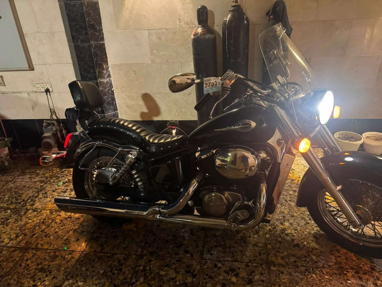 للبيع هارلي شادو مكينه 400  جديده مال مزاد ماشيه 28 الف كامله مابيهه اي نقص 20 ورقه  قفل ***********
