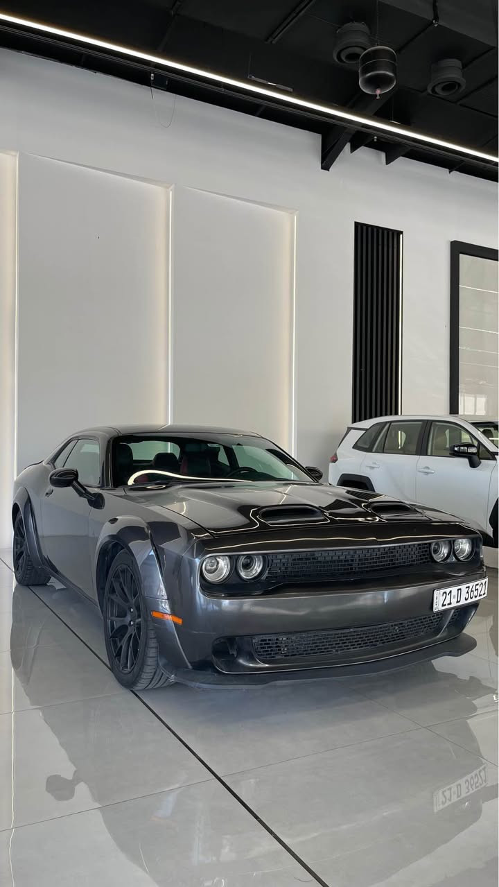سڵاوتان لێبێت ئازیزان Dodge Challenger RT مۆدێل ٢٠١٩ ، سەیارەکە تەنها 70,000Km ڕۆشتووە گێڕ و مەکینەی بەشەرت ڕەقەم و تەحویل هەمووی بەشەرت مەکینەی 5.7 لتری V8 ی Hime بەهێزی 375HP 
مواسەفات:
کامێرا
بەسمە 
پارک ڤیو 
پارک سێنسەر
کوشن ئەلکانتارا
ئاوێنە هیتەر
 شاشە
زۆر مواسەفاتی تر
نرخی ١٤٥ وەرەقەو مەجال 
بۆ زانیاری زیاتر پەیوەندی بەم ژمارەیەوە بکەن:*********** السليمانية, العراق
