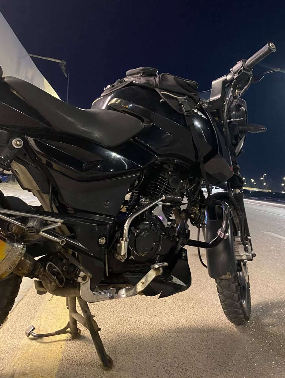 السلام عليكم دراجه بوسر 2023نضيفه مرقمه بغداد بس مو بأسمي بأسم صاحبي متدفع ولا ربع اله تتفق ويا شوكت تحول نضيفه وخير من الله صالنصه ربع نقصه بس مازده ودشبول السعر 1850بيه مجال للشراي مكان بغداد البياع تواصل على الرقم واتساب تلي رصيد موجود ***********
