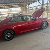 كامري XLE • ٢٠٢٤ • الرمادي