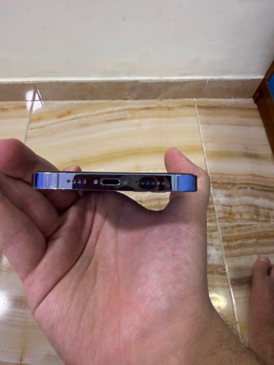ايفون ١٣ برو ماكس بحري كلشي ممبدل بي ذاكره ٢٥٦ بطاريه ٩١ فقط طخات بسيطه بلشاصي
السعر ٧٠٠ مكاني بعقوبه الجديده شارع الطابو
***********

نص مكتوب في الصور:
- ٦:٣٩
- حالة البطارية والشحن
- كما هو الحال مع البطاريات القابلة لإعادة الشحن، بطارية الهاتف قابلة للاستهلاك وتصبح أقل فاعلية مع الوقت. معرفة المزيد...
- الحد الأقصى للقدرة
- ٪٩١
- هذا قياس لقدرة البطارية مقارنة بقدرتها عندما كانت جديدة. قد تتسبب القدرة المنخفضة بتقليل ساعات الاستخدام بين عملية الشحن والأخرى.
- أقصى قدرة للأداء
- ستساعد الأنظمة المضمنة في النظام والمكونات في تخفيف آثار الأداء التي قد تلاحظها أثناء التقدم الكيميائي في عمر بطارية iPhone.
- شحن البطارية المحسن
- للحد من استنزاف عمر البطارية، يتعلم الـ iPhone من عادات الشحن اليومية، بحيث ينتظر ولا يتجاوز ٨٠٪ حتى يحين موعد حاجتك إلى استخدامه.
- ٥:٣٨
- حول
- الاسم
- iPhone
- إصدار iOS
- 26.7
- اسم الطراز
- iPhone 13 Pro Max
- رقم الطراز
- MLKV3LL/A
- الرقم التسلسلي
- QMPNW6XCMH
- الأغاني
- الفيديوهات
- الصور
- السعة
- ٢٥٦ غ.ب.
- متوفرة
- ٢٣٤,٩٢ غ.ب.
- عنوان Wi-Fi
- C0:2C:5C:78:F4:AB
- Bluetooth
- C0:2C:5C:63:91:83
- البرنامج الثابت للمودم
- 5.51.03