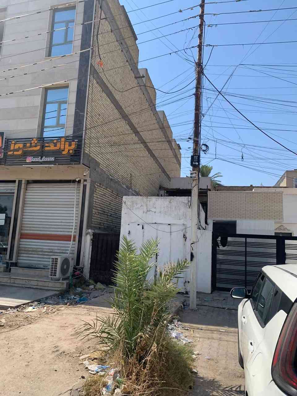 للبيع بيت تجاري على الشارع العام الشعب شارع الأسواق المركزية التجار مقابيل كلية الإمام الكاظم.ع  وبي محل بناء قديم المساحة بل سند ٩٧ متر الواجهة ٤ متر والنزال ٢٤ متر كدام البيت تشجير ١٥ متر  لمعرفه السعر دخول خاص او الإتصال برقم 

 ***********

ملاحظه( اذا اكو بيت مراوس منطقة الشعب حي سومر حي التجار حي اور ضباط التجار بمساحه ١٥٠  متر ١٤٠ متر ١٦٠ متر نتفق
