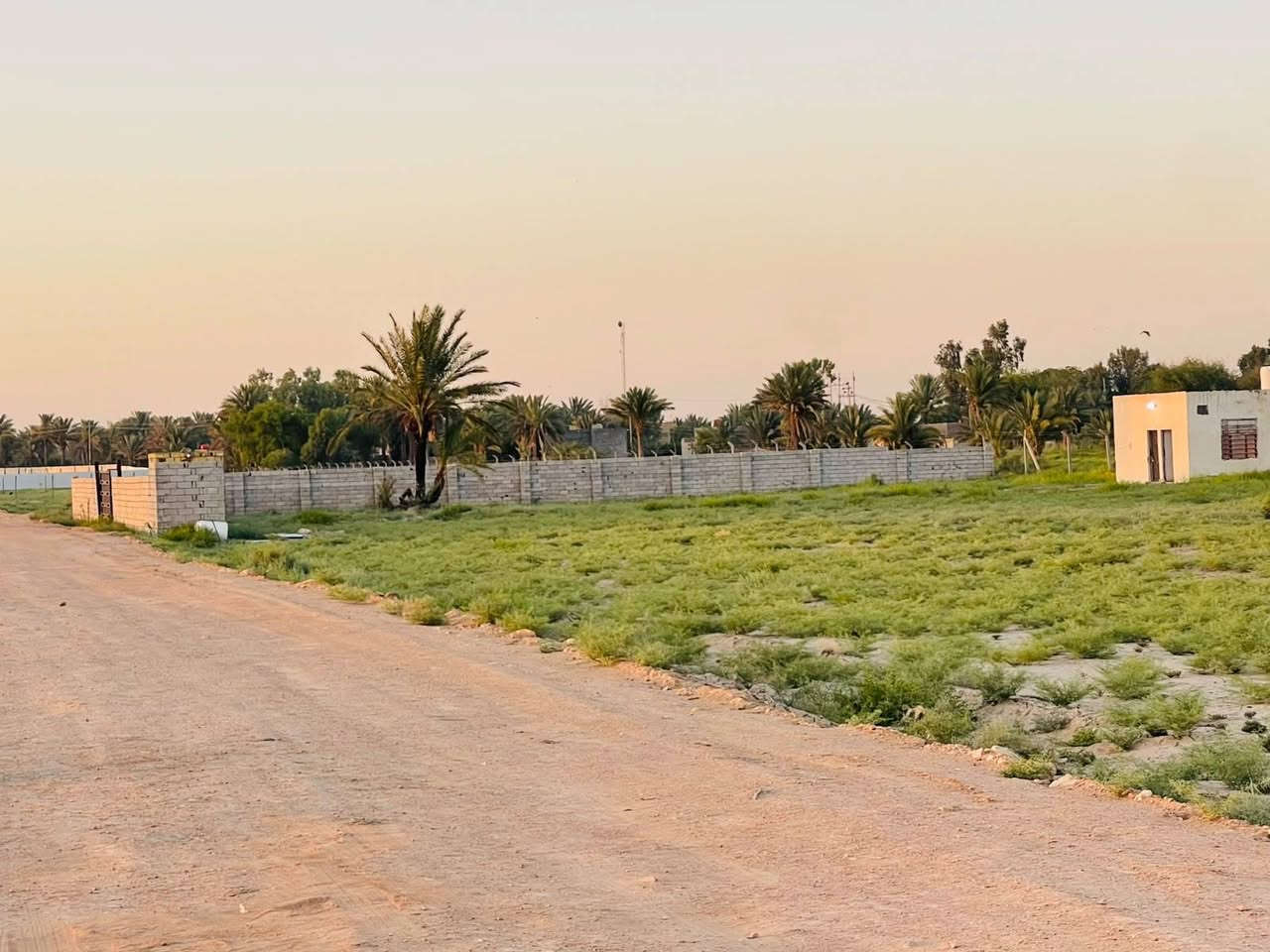 دوانم للبيع بالشافعيه سند 25 تحول باسمك سهم الموقع من فلكة الشافعية وتنزل ع شارع الحولي وي النهر تريد دونم تريد نص دونم الموقع مي كهرباء مي سقي يصلح للسكن والمزرعه ك ماموضح بالصور للأستفسار ***********
