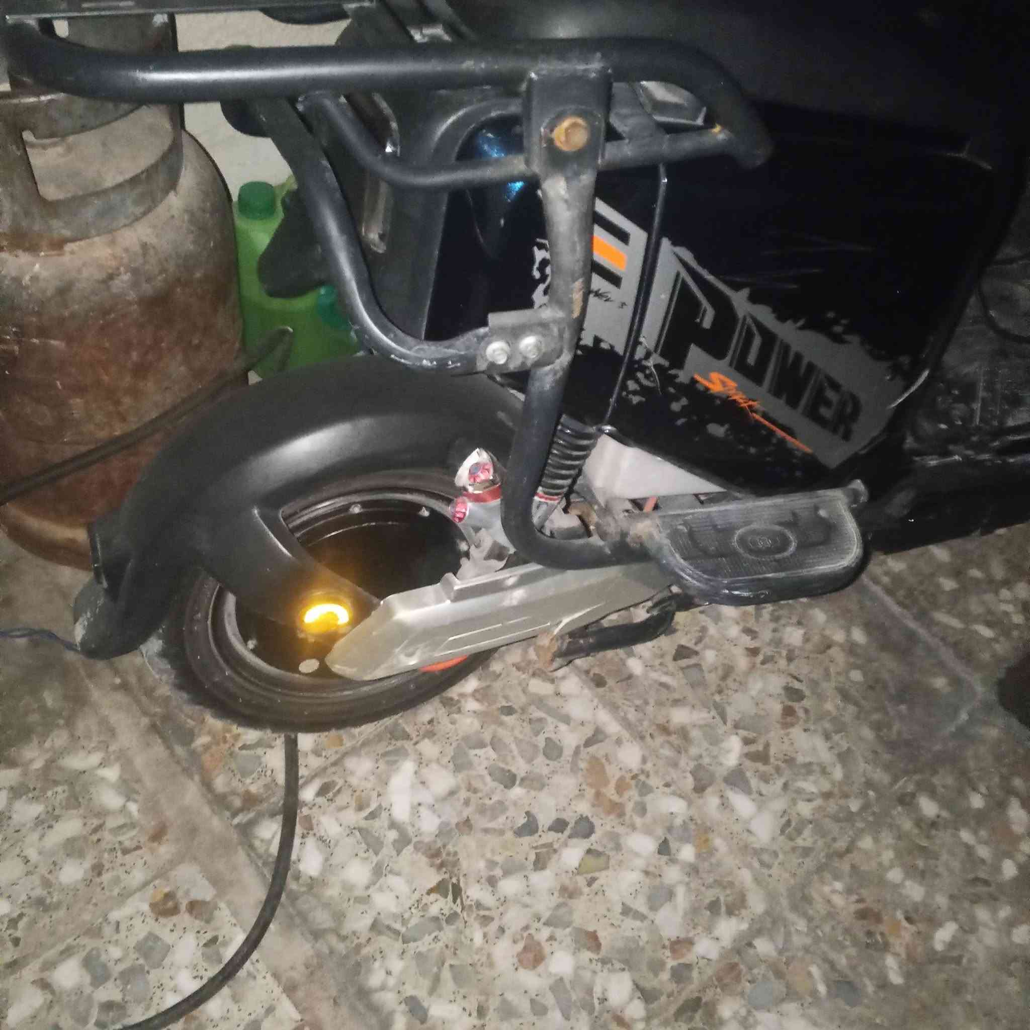 دراجه شحن للبيع

الدراجه مزوعه تزويد

دبل امامي رياضي احمر

ويل امامي رياضي احمر

دبل خلفي رياضي احمر 

يدران رياضي احمر 

بريكات بل مكان هودروليك

دراجه تخبل مضمونه سرقه

انطيك ويا سويجين وبمصه

السعر ب 600وقابل للتفاوض وبيه مجال

الرقم ***********
