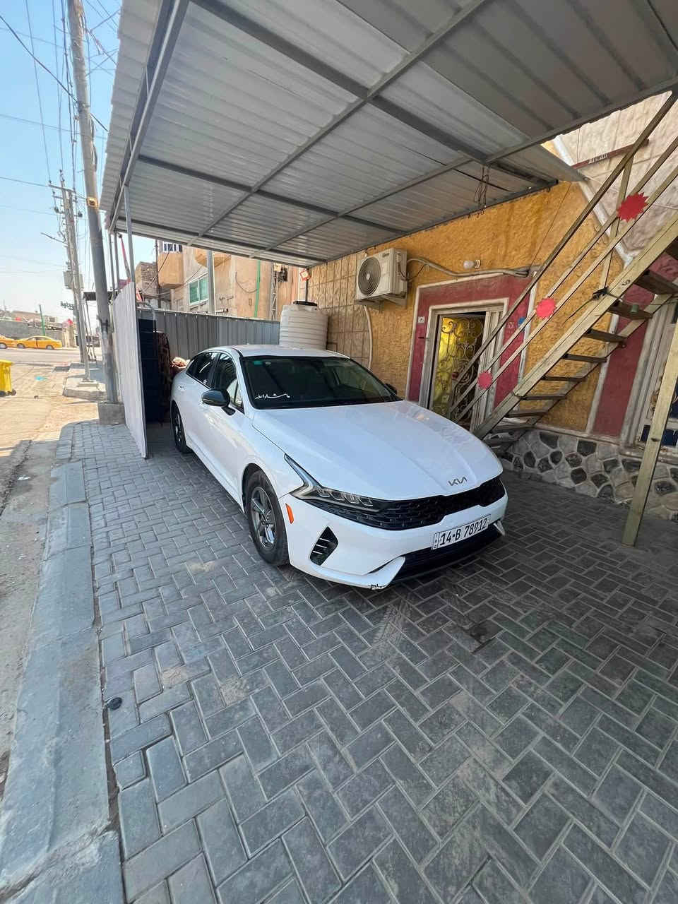 سلام عليكم كي فايف 2023رقم بصره حره السياره موضح حادثه بيه قطعتين صبغ وبيه قطعه تبديل نفس اللون كما موضحه للصوره السعر 165 رقم ***********
