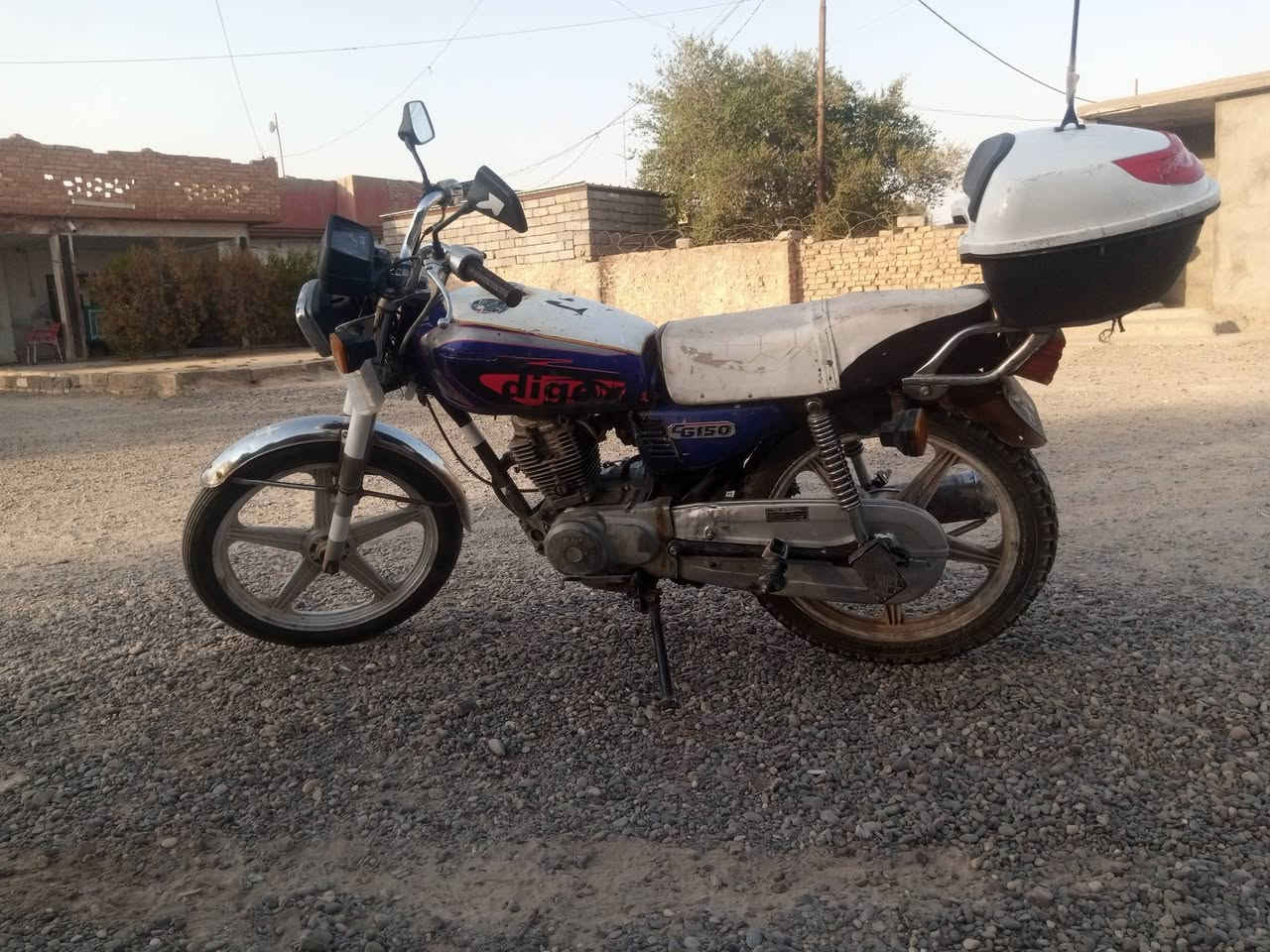سلام عليكم 
ماطور لبيع خمسه كير بدون سلف 
نشاط فول كهربائيات شغاله كله جنطه بيه اناره 
موديل 20 معمر جديد السعر 270 وبي مجال 
***********
