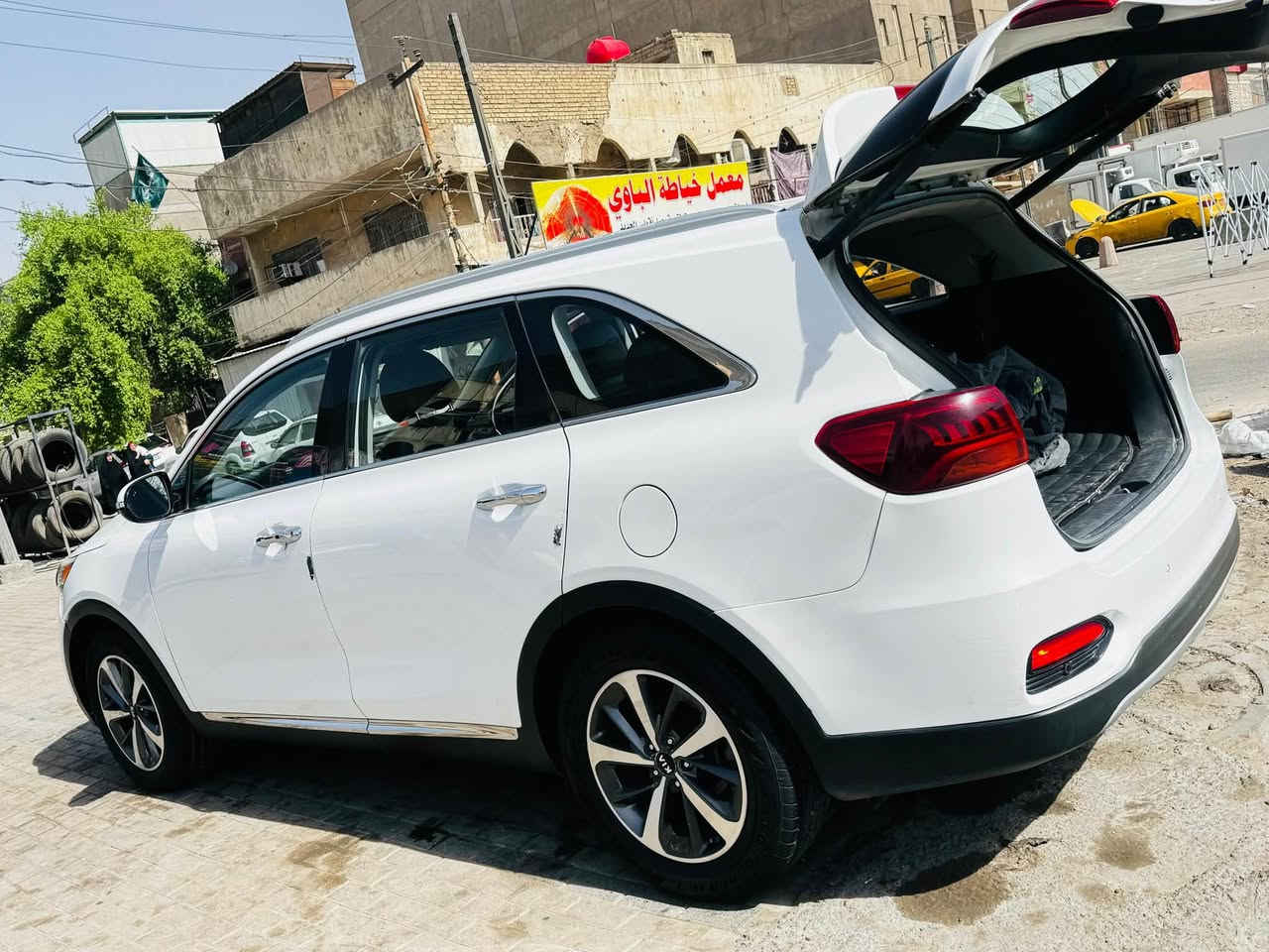 🔥 الوحش 🐺

🚘 للبيع Kia Sorento 2019 –شكل ال20
🇺🇸 وارد أمريكي

🔹محرك V6 -٦ سلندر  
🔹 7راكب  
🔹مواصفات  : EX
🔹 Mileage: 74,000 Miles قابل للزيادة

✨ المواصفات:
• مقاعد تدفئة 🔥
• تحديد مسار
• رادار سرعة

صندوق كهرباء 
٤ مودات قيادة
سمارت - ايكو -كومفورت -سبورت  
تبريد 3 قطع منفصل

• ⁠• مواصفات EX كاملة

🤍 سيارة مال بيت، نظيفة جداً
✅ جاهزة من كل شي وما تحتاج أي شي

السعر ٢٢٠ 

بغداد الطالبية 

الاتصال 
‭***********
