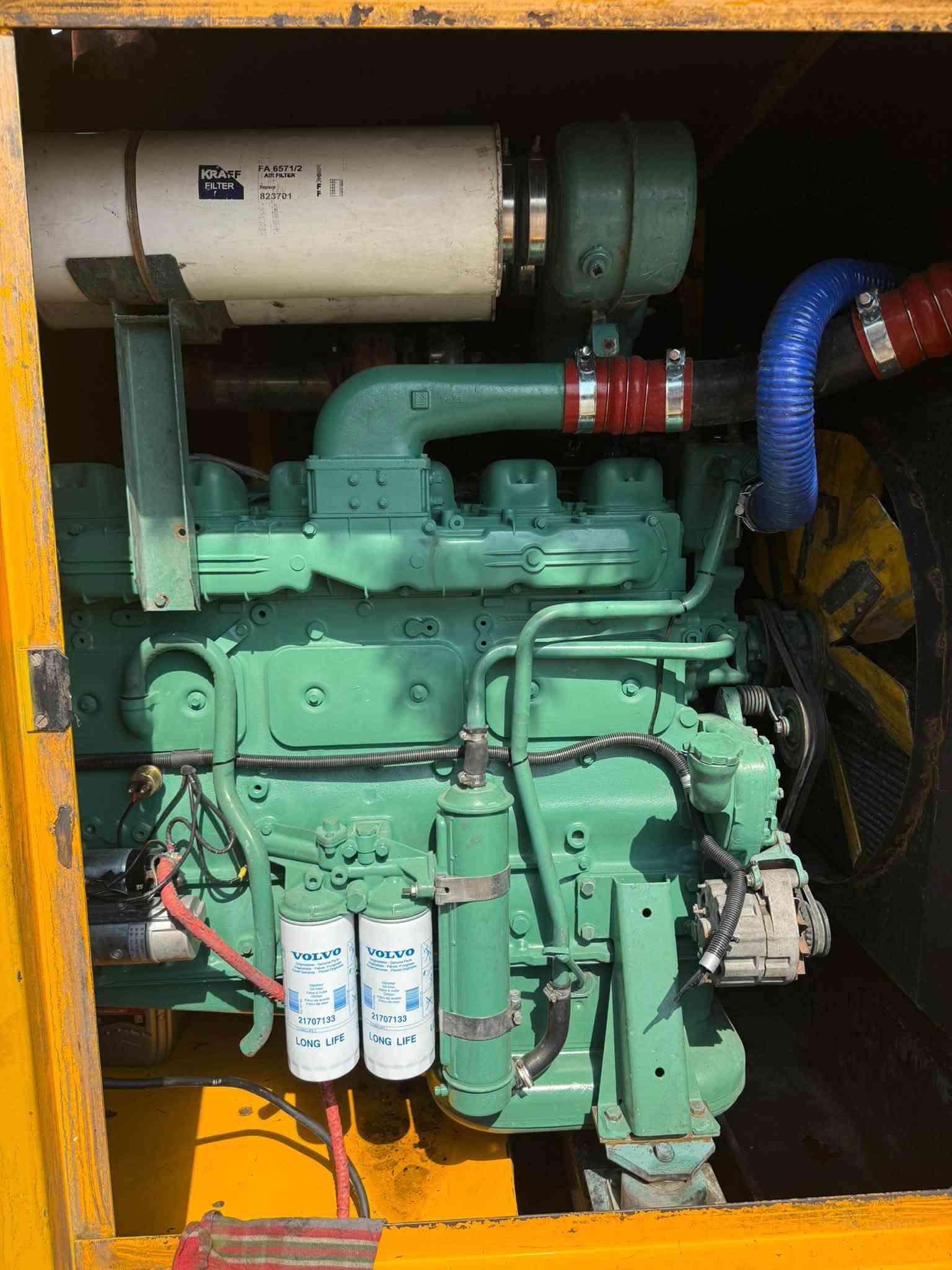 السلام عليكم للبيع مولد فولفو F12/123 
مولد اوربي برغي ممفتوح بيه 
توليد لوري سمر 400kv فرنسي 
المولد وضع شركه كاتم عزل صوت 90‎%‎100
***********
***********
العنوان بغداد
