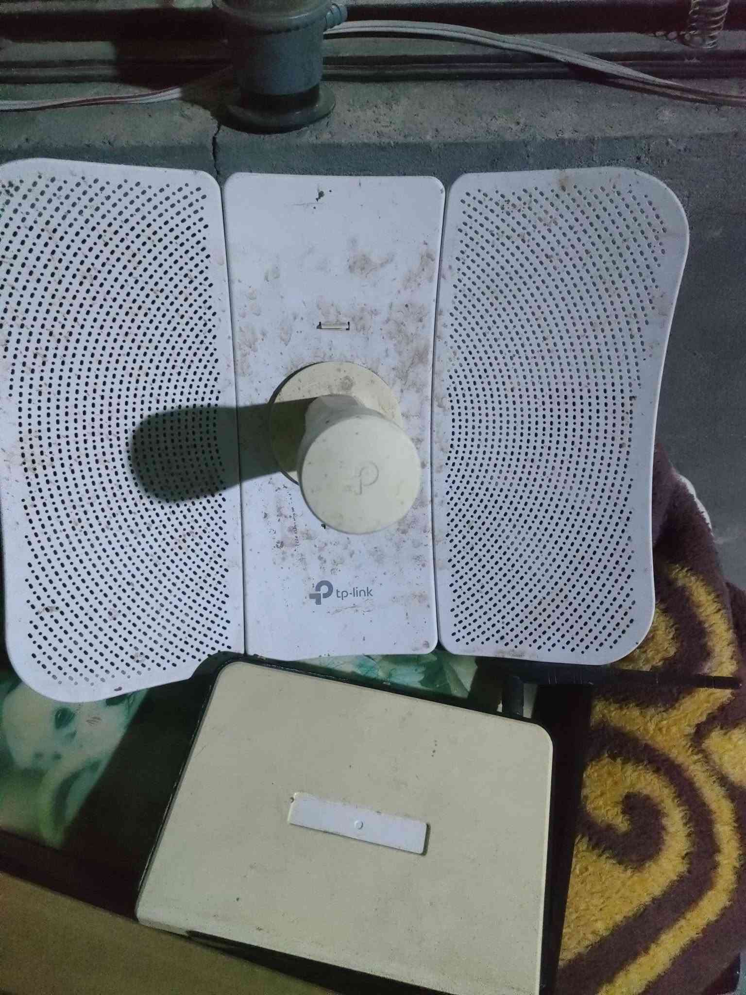 السلام عليكم للبيع مجموعه اغراض مستعمله ونظيفه ومناسبه العنوان مسيب حي المعلمين الدوب *********** اكو بعض الاغراض موظحه بل فديو 
قناني غاز عدد2 سعر الوحده 65 قفل بدون عمله 
مجمده هونداي حجم كبير شرط وظع الشركه 190
كنتور 5 ابواب سعره 175
بوفيه متر ونصف تزكام وكلش قويه 85 
كاميرات مراقبه منصوبات وكاملات شركة دهوى مع الشاشه150
بنكات جداري شركة انوال عدد4 سعر الوحده 20 وثنين سقفيه العربي الوحده 25
شبكه نانو وياها راوتر 25 
جربايه تزكام نفر واحد غير مستعمله50
***********
