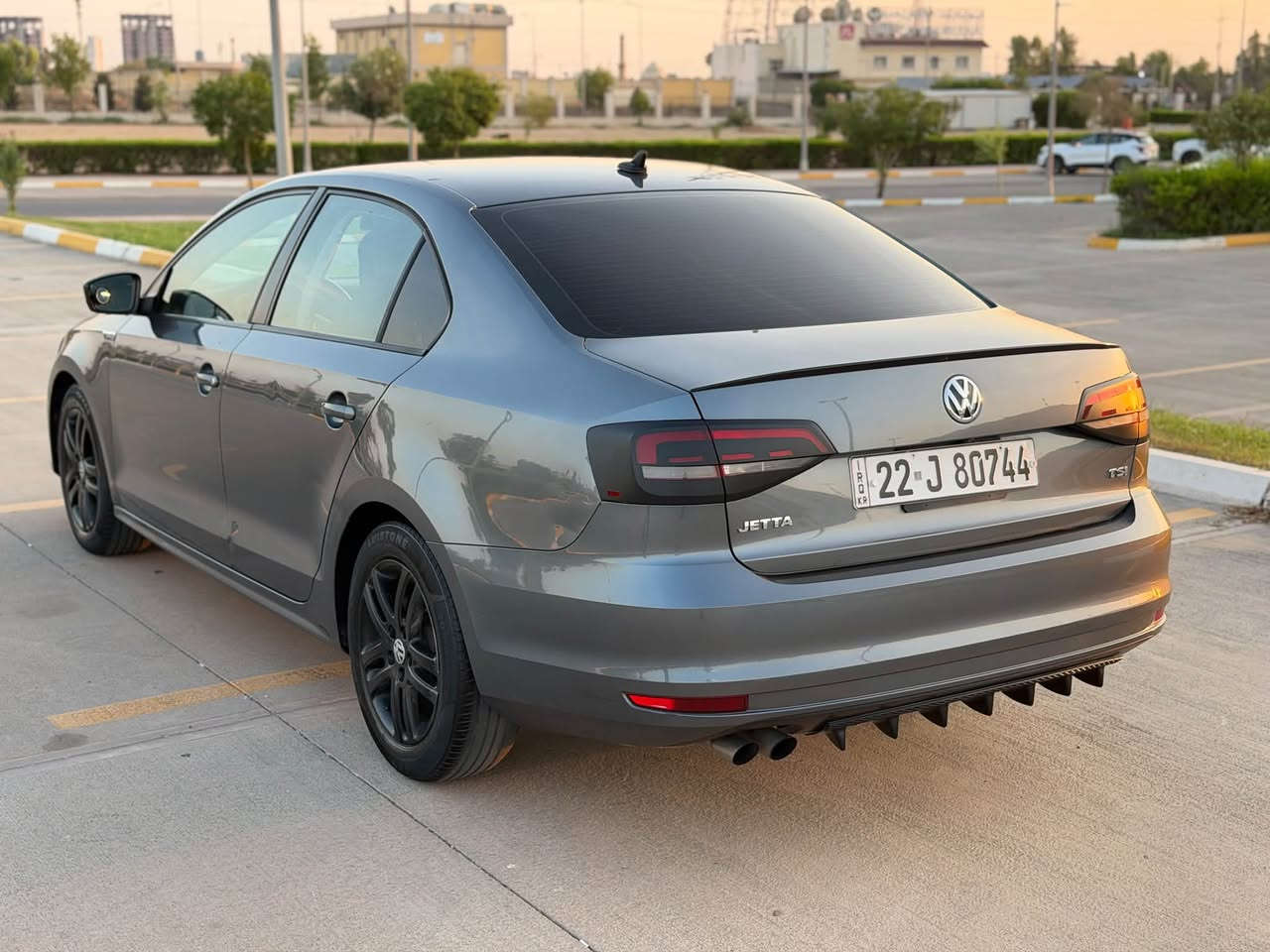 Jeta 2017
مۆدیل ٢٠١٧ 
مەکینە 14 turbo
گێڕ مەکینە کارەبای هەمو بەشەرت
بەناوی خۆما سەنەوی هەزە هەمووی نوێیە 
سەیارەکە دیناری مەسروف تێدا نیە 
بەشەرت دەیفرۆشم 
بۆیاخ ٣ پارچەو بن نيو سبوخە 
بێ شانسی بەشەرت
شوێن هەولير 
*********** واتساپ
