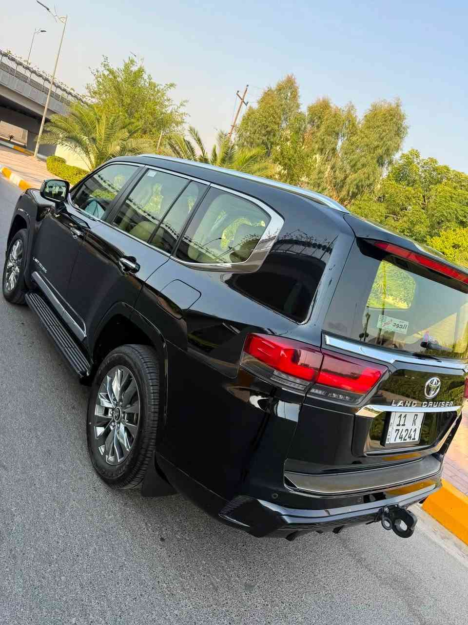 السلام عليكم 

للبيع تويوتا لاندكروزر 

موديل 2024 

VX لمتدد فول مواصفات 

بريم اصلي رادار امامي وتحديد مسار و5 كامرات وكراسي تدفئة وتبريد حتى الخلفيات والكراسي كلهن كهرباء حتى ال7 راكب هم كهرباء وكرسي السايق  خزن ميموري وبقية المواصفات المعروفة باللمتدد الvx

السيارة مغلفة PPF من جانت زيرو ضمان 15 سنة

مكفولة كفالة

ماشية 44 الف جديدة جدا بحالة الزيرو 

رقم بغداد الجديد وبأسمي تحويل مباشر 

السعر 685 وبيهة مجال 
مكان السياره الرمادي ***********
