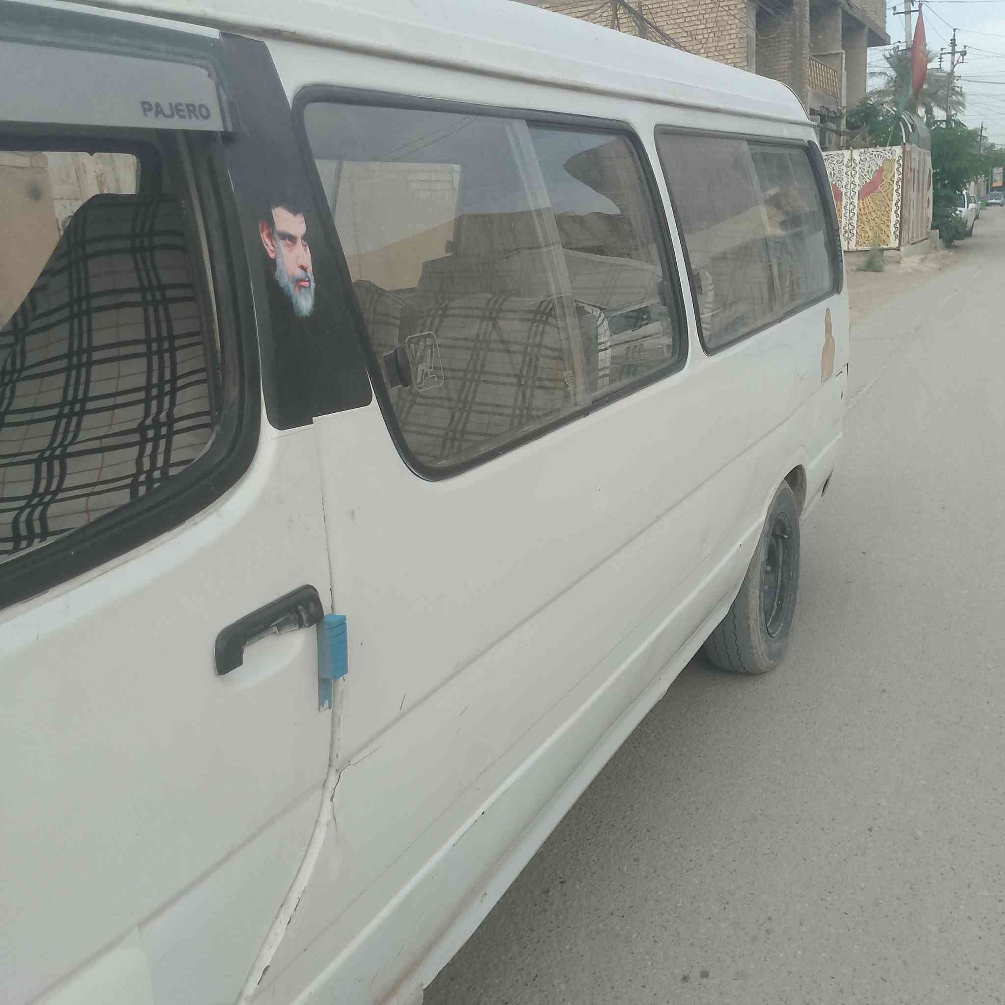 جنبي • ٢٠٠٩ • مكفولة الماكينة