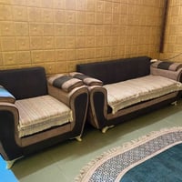 لون زيتوني • ٢ قنفه كبيرة • نظيف