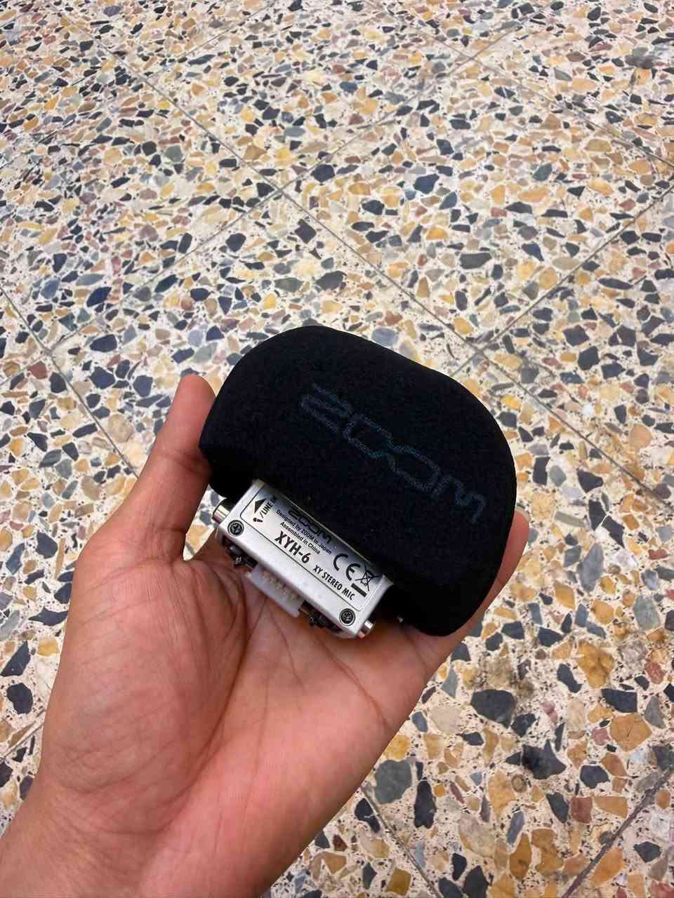 للبيع كبسولة مايكروفون Zoom XYH-6 اصلية 100%* 🎙️
*الحالة*: مستعملة نظيفة + وياها الاسفنجة الاصلية Windscreen
*تشتغل على*: Zoom H4n Pro, H5, H6, F4, F6, Q8
*السعر*: 80 الف دينار - بيها مجال للشراي
*المكان*: بغداد - [عبيدي] والتسليم يد بيد
*السبب*: ما عندي جهاز Zoom اركبها عليه
*للتواصل*: واتساب *********** /

