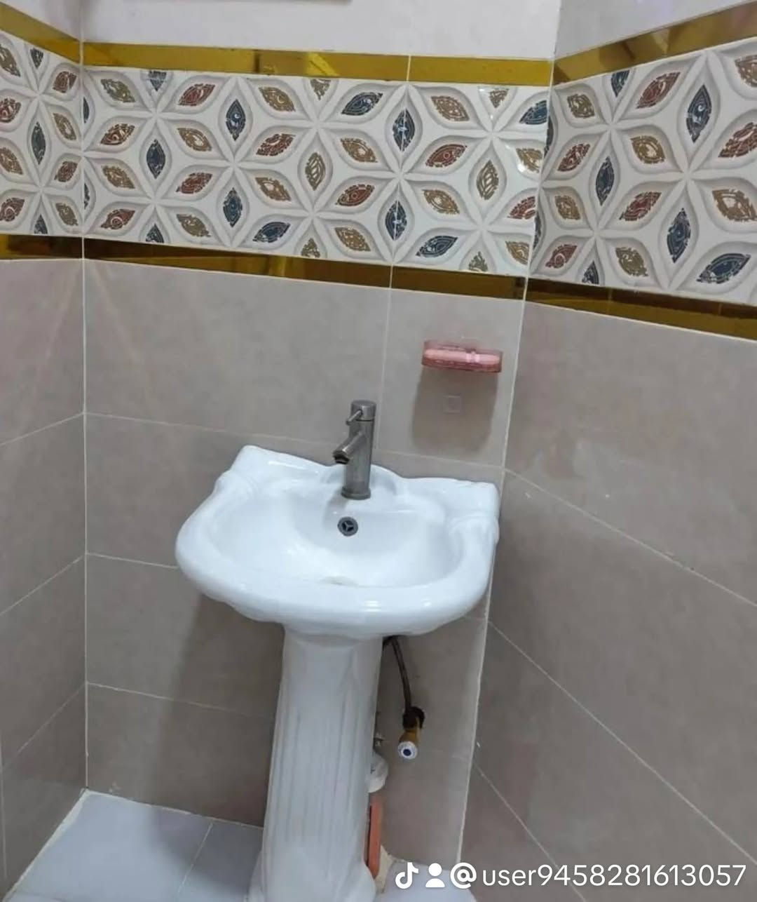 يتوفر شقة اللايجار
طابق ثاني درج العنوان - ابي الخصيب - باب عباس - قرب دائرة
الكهرباء - قريبة على سوق ابي الخصيب 2 سيارة د
المساحة 200 متر
التفاصيل :
شقة جديدة كليا درجة الامتياز
غرف نوم بحجم 4 ب 5 تقريبا
صالة واسعة 6 ب 5
استقبال بحجم 6 ب 4
حمام منفصل مع مغسة وأسيس لغسالة.
صحيات منفصلة مع مغسة.
مكان للتخزين. سخان جاهز
ماطور مع زجاجة مياه جاهزة.
مقطورة مياه جاهزة.
 عدد 3 مع مفرغات عدد 3
السعر 400
ملاحظة : الايجار فقط لصالح وعائلة صغيرة
ستفسار ابو عباس ***********

نص مكتوب في الصور:
- @user9458281613057