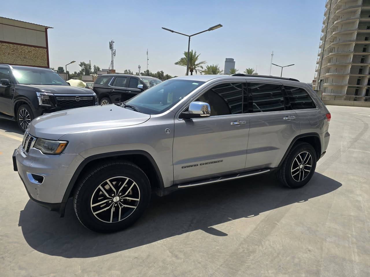 جيب ٢٠١٩
امريكي .
الحادث جاملغ خلفي يسار .
بدون ايرباك 

بيها صبغ الجاملغ الخلفي وربع جنطة من الاسفل  مع السونار  بامنشور  مكان الحادث فقط 
السيارة لمتد .بدون فتحة سقف 
السيارة جاهزة من جميع النواحي .
بطاريات  .تخم تاير جديد  .صدر امامي خلفي جديد مع سيرفس كامل . 
السيارة استخدام شخصي  مال بيت 
لايتات شاد عدسات لد زينون  يعني لاتفكر الايت نهاار 
البلوجكترات زنون 
كشنات جلد اسود  مع التدفئة كشن والستيرن 
جكات .
4ويل 
السعر  ٢٢ وبي مجال 
مكان السيارة .بغداد. الكاظمية
للاستفسار 
***********
غير متواجد ع الفيس

