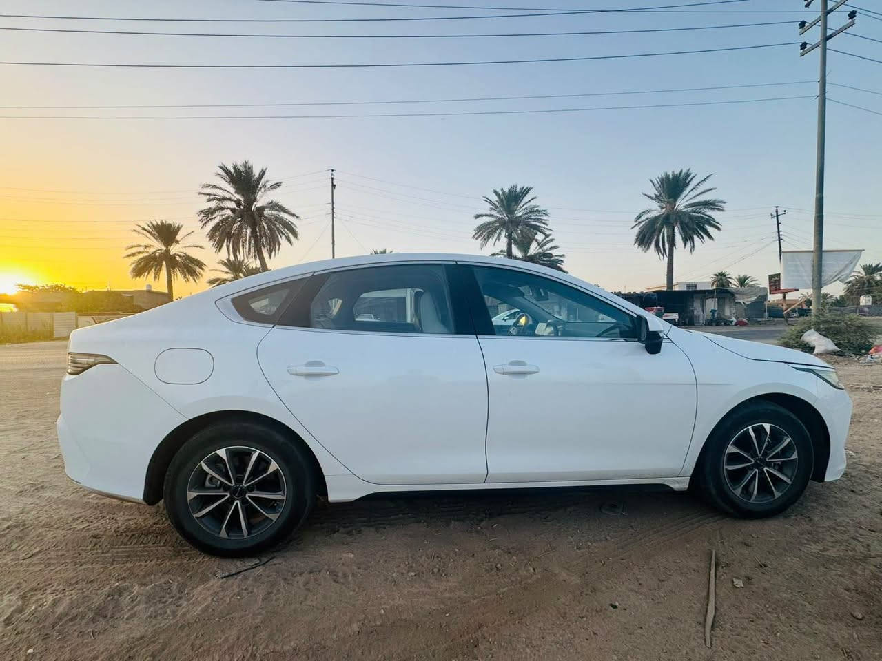 السلام عليكم
BYD دستروير 
موديل 2025
فول مواصفات 
كفاله عدا الفطر بدعاميه موضح بصوره
ماشيه ٣٣ الف
رقم بغداد 
مكانها بغداد ( سعر ٢٠ مليون وبيها مجال ) 
***********
