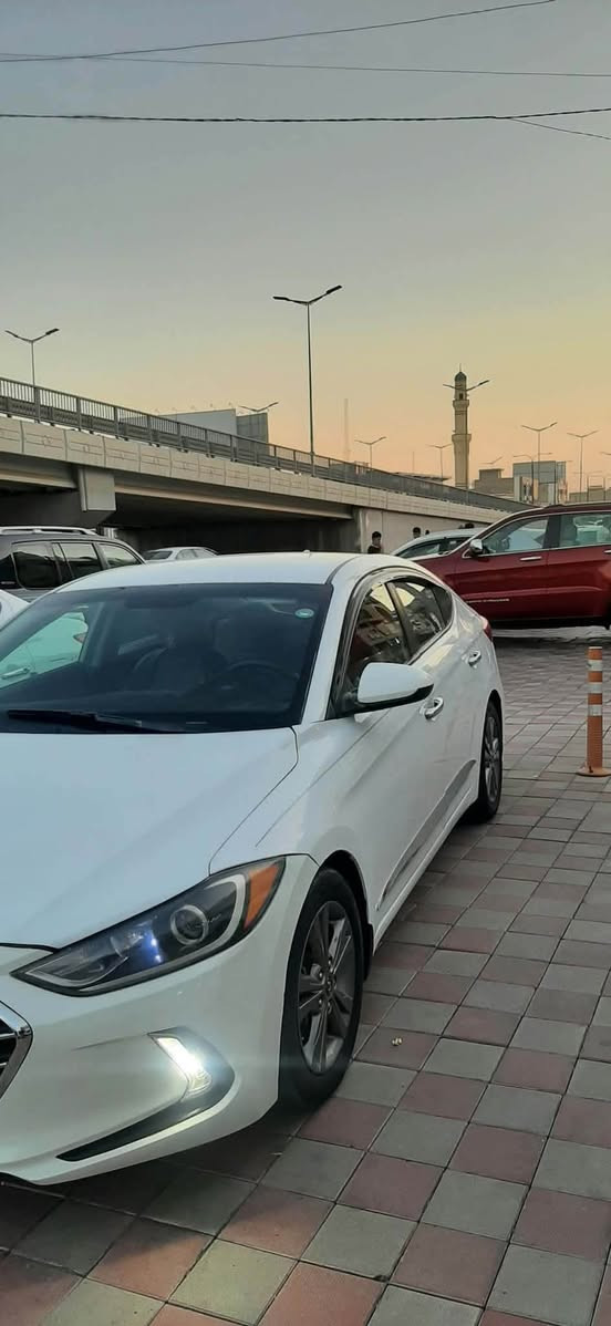 سلام عليكم النترا موديل ١٧ وارد مريكي ضررها طخه برأس بنيد وبنيد. مبدل سياره جديده وجاهزه مال بيت ما نقصها اي شي محركها ألفين بلادي 
سعر ١١٠ وبيها مجال مكان الخالديه واستفسار ع هاذ رقم ***********
